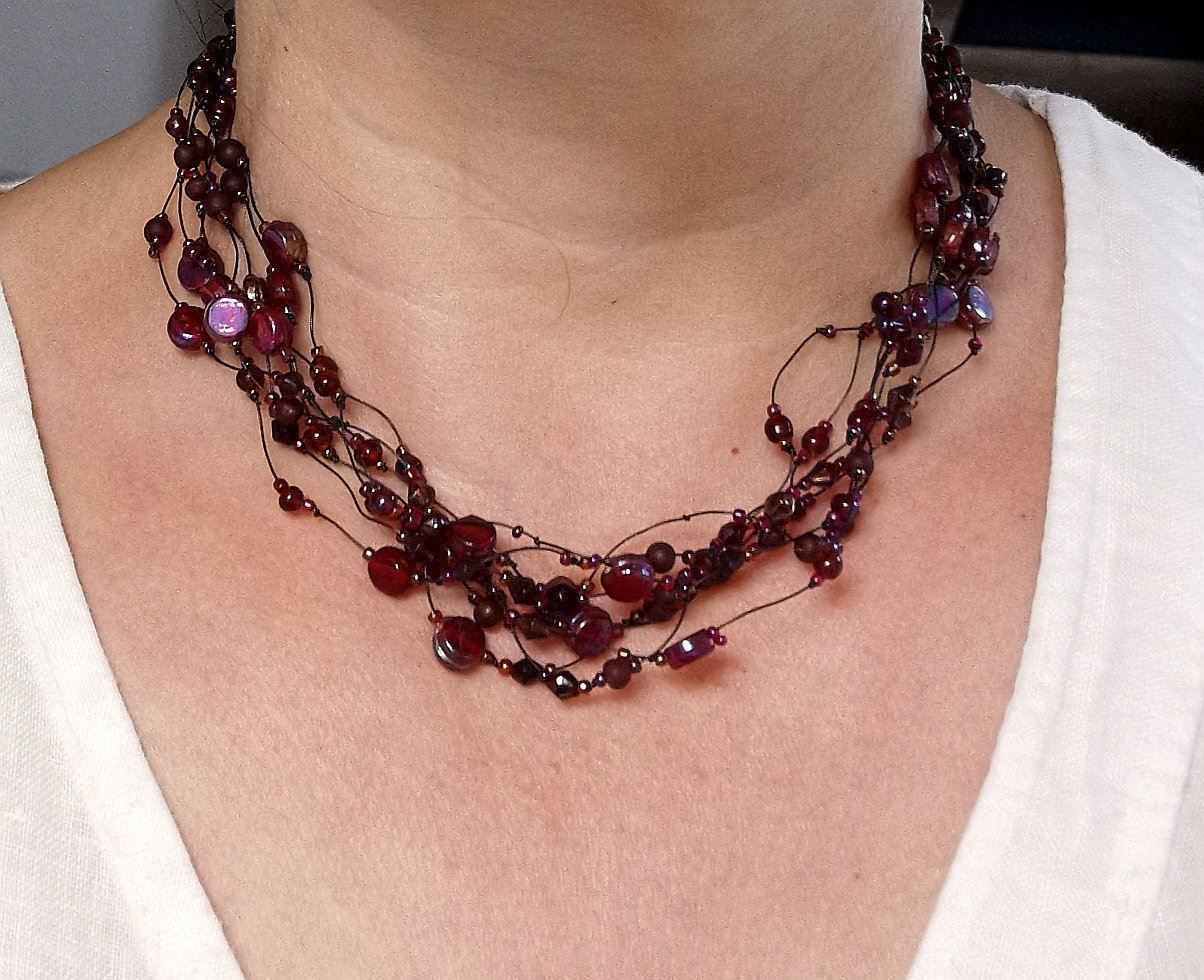 Catenine: Collier en perles de couleur grenats irisées – Nuovo (secondo la descrizione) da Veyrier venduto da Leilazizou 2