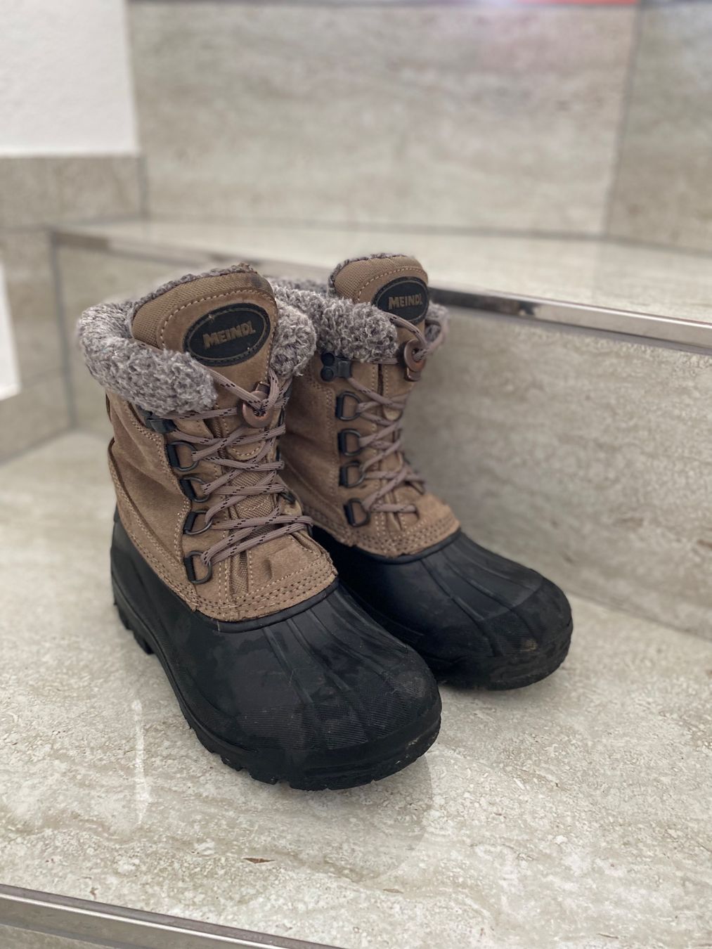 Scarpe da uomo: Meindl Winterschuhe Schneeschuhe Gr 36 – Usato da Birrwil venduto da Bendegriz