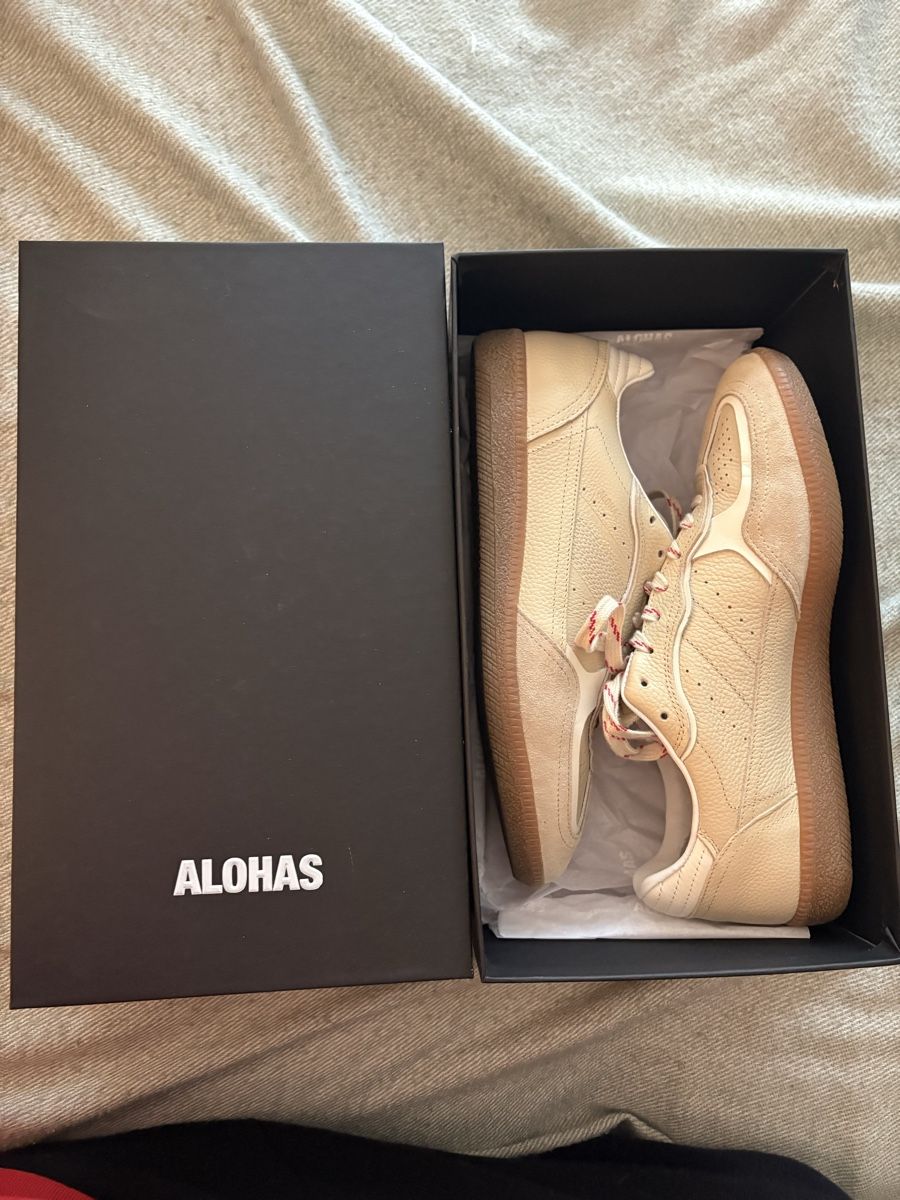 Alohas Scarpe da donna: Alohas cream leather sneakers, size 40 – Nuovo (secondo la descrizione) da Egg b. Zürich venduto da cha_qf8f