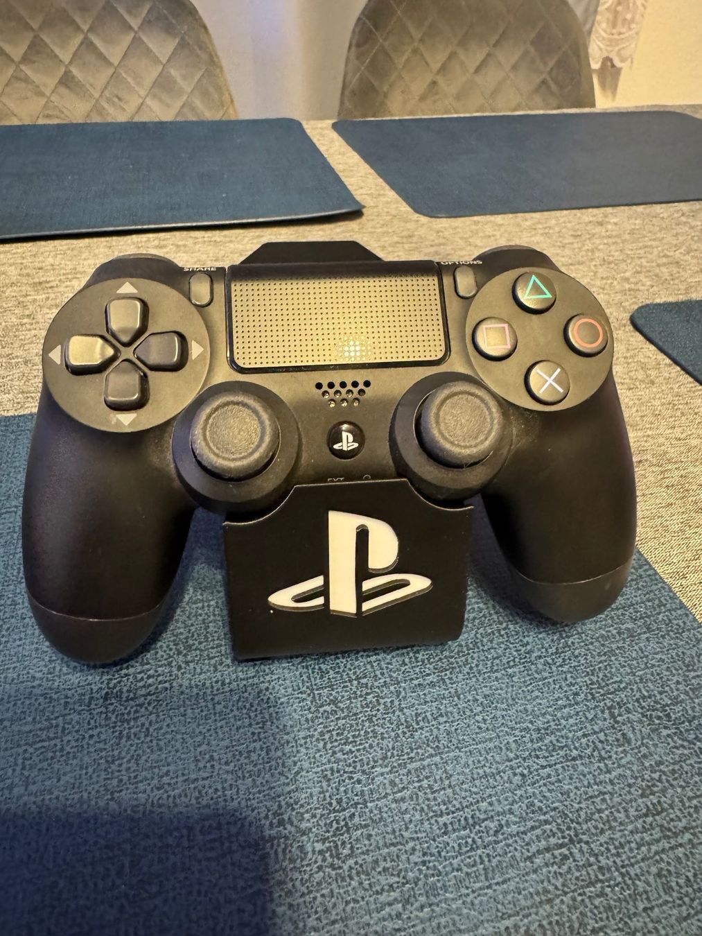 Sony Console: PS4 Controller Halterung Ladestation neuwertig – Nuovo e nell'imballaggio originale da Felben-wellhausen venduto da vik_t8bz 1