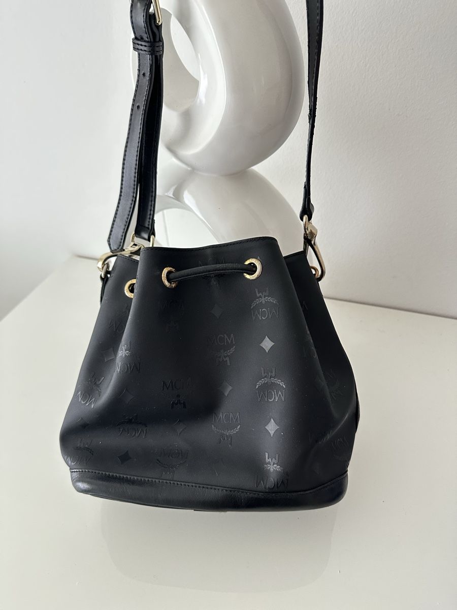 Mcm Sacs femmes: MCM Beuteltasche schwarz monogramm gebraucht – D'occasion à Walzenhausen par auw_sx8w 1