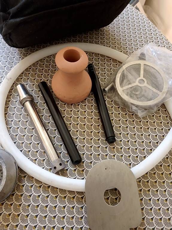 Narghilé: Un narguilé ou shisha – Usato da Genève venduto da chr_8ncs 2