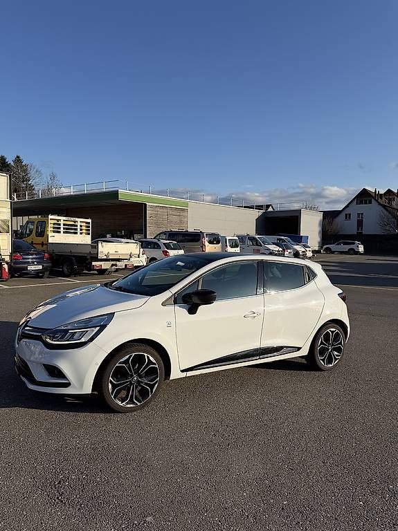 Automobili: Renault Clio 1.2 16V T 90th Anniversary – Usato da Zürich venduto da par_5jn6 1