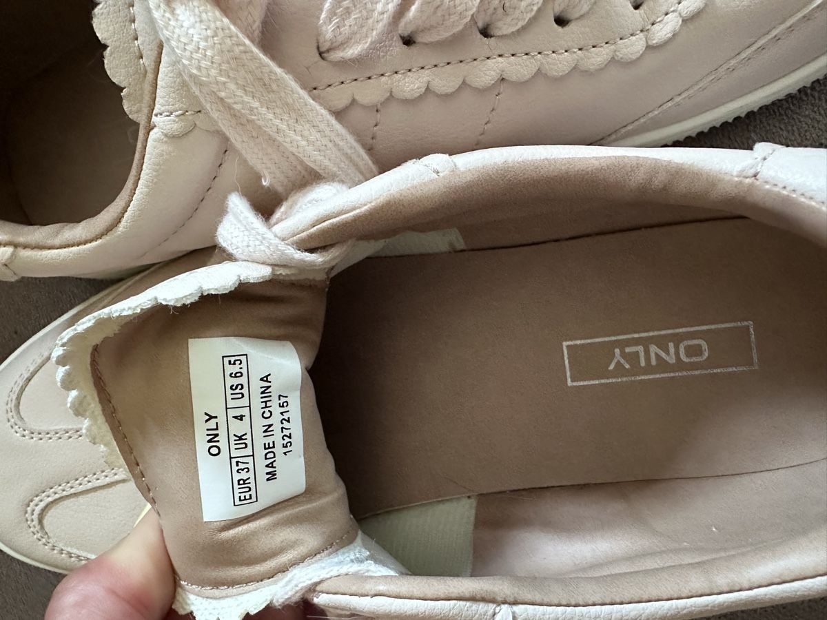 Scarpe da donna: Lederturnschuhe – Nuovo (secondo la descrizione) da Mettmenstetten venduto da Baloo76 3
