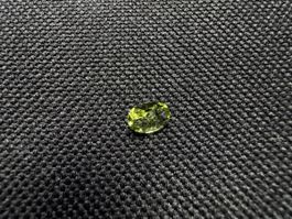 Peridot, facettiert, 0.6ct, 5 x 7 mm