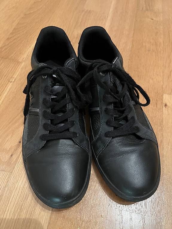 Lacoste Scarpe per ragazzi: Lacoste Sneaker schwarz Leder 39,5 – Usato da Aesch BL venduto da Sushilover