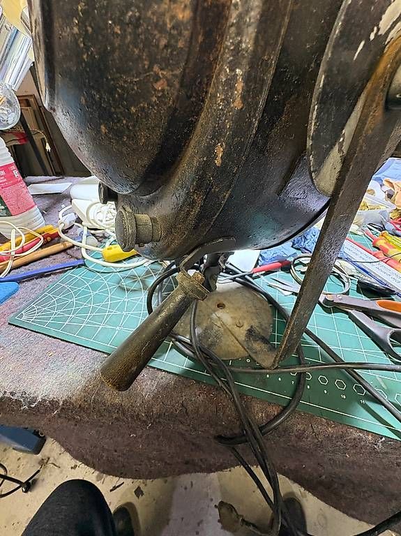 Lampade: projecteur Cremer – Usato da La Croix-de-Rozon venduto da tun_sl7n 1