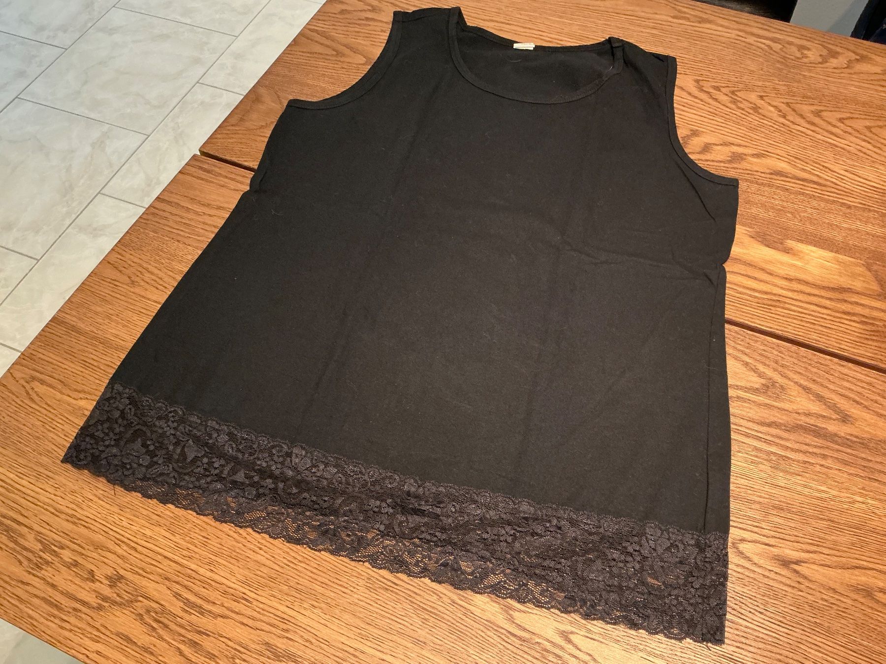 Tops: Schwarzes Top mit Spitze Gr. 42 Sommer Strand elegant – Gebraucht aus Würenlos von sweety5436 1