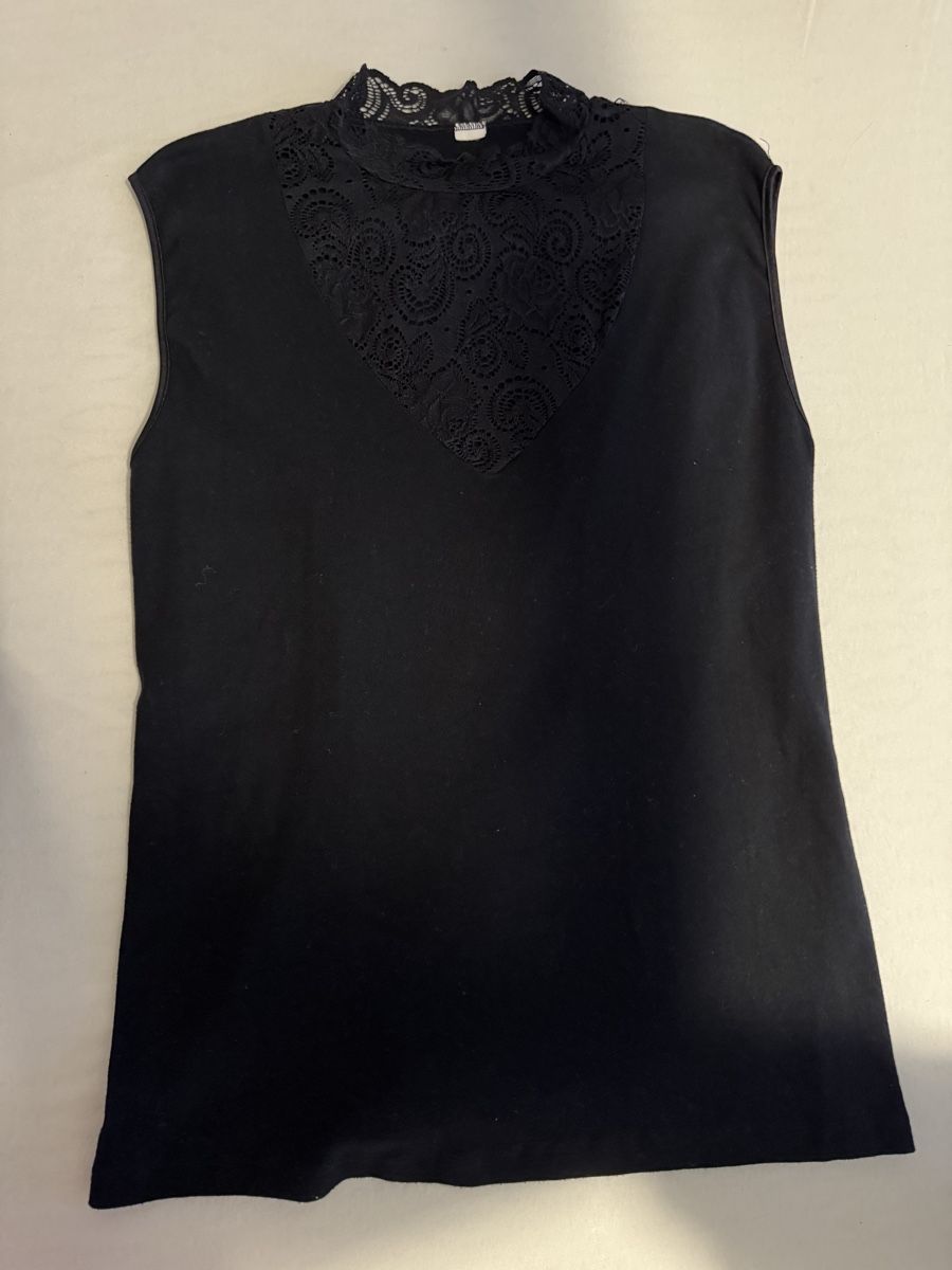T-shirt: BLACK LACE SHIRT🪡 – Usato da Dietikon venduto da athiinax