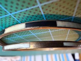 2 x Armreif Messing, mit Intarsien, 70-er Jahre, Modeschmuck