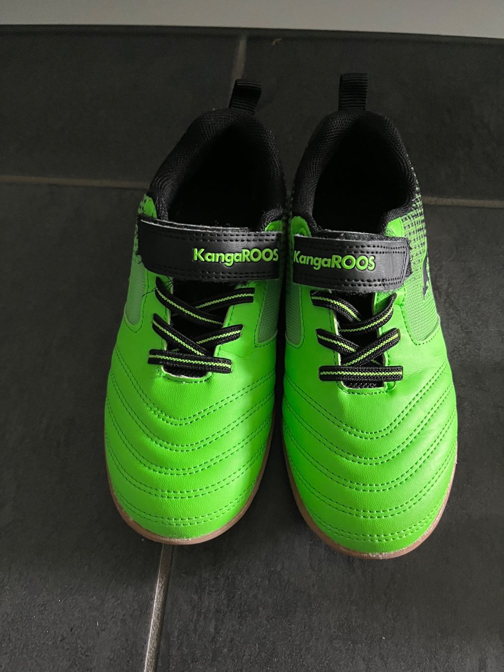 Scarpe per ragazzi: Hallenturnschuhe Kinder – Usato da Hausen AG venduto da gse_88xs