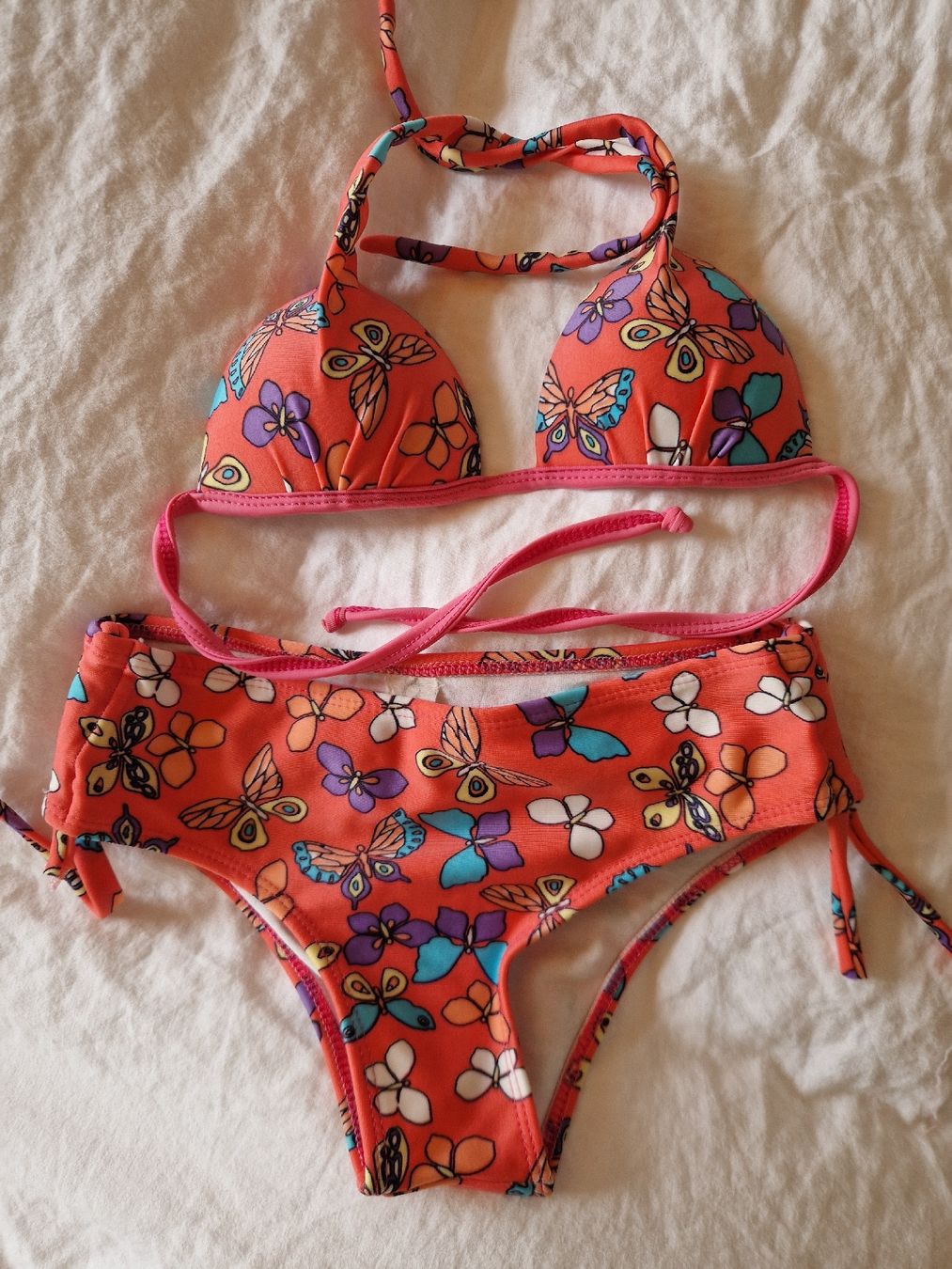 Badekleider & Bikinis: Sommerlicher Bikini mit Schmetterlingsmuster, Grösse 128 – Gebraucht aus Gwatt (Thun) von Letzte-Chance-III 1