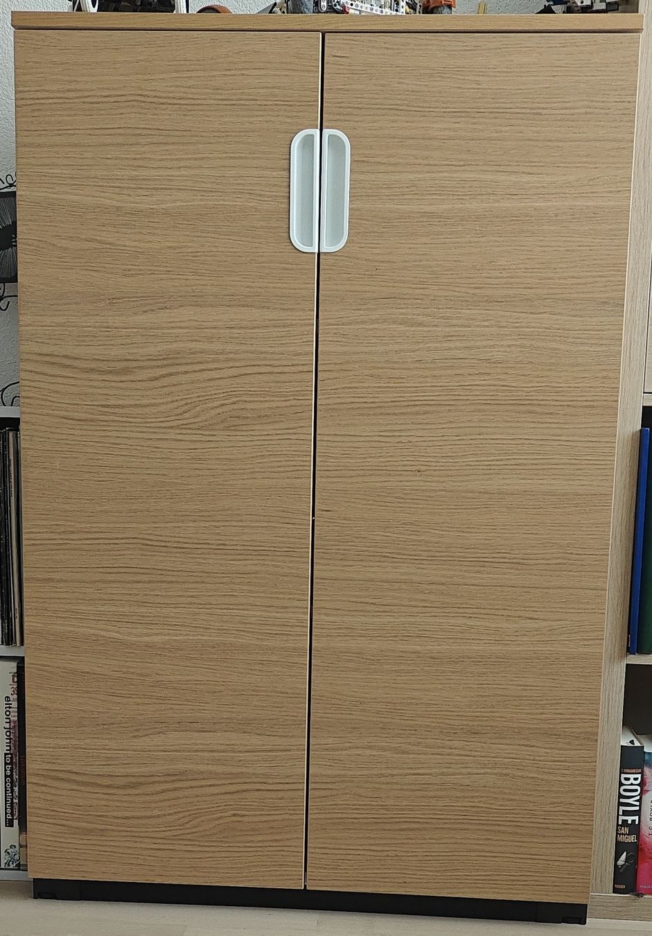 Ikea Armadi: IKEA Galant Schrank Eichenoptik mit viel Stauraum – Usato da Schaffhausen venduto da Rguenthard