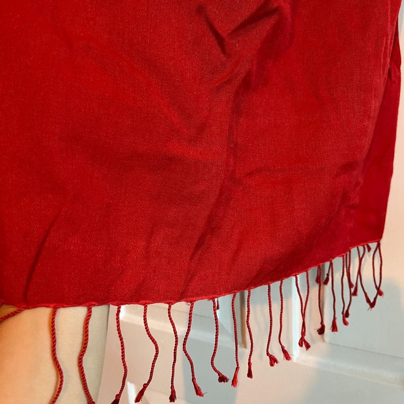 Foulard & Sciarpe: grosser Stoffschal in Rot mit Fransen – Usato da Gelterkinden venduto da lirithp 3