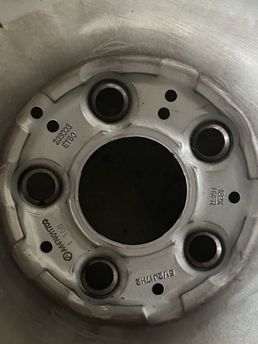 Pneumatici & Ruote complete: Mercedes classe V  – Usato da La Tzoumaz venduto da Loggeur 1
