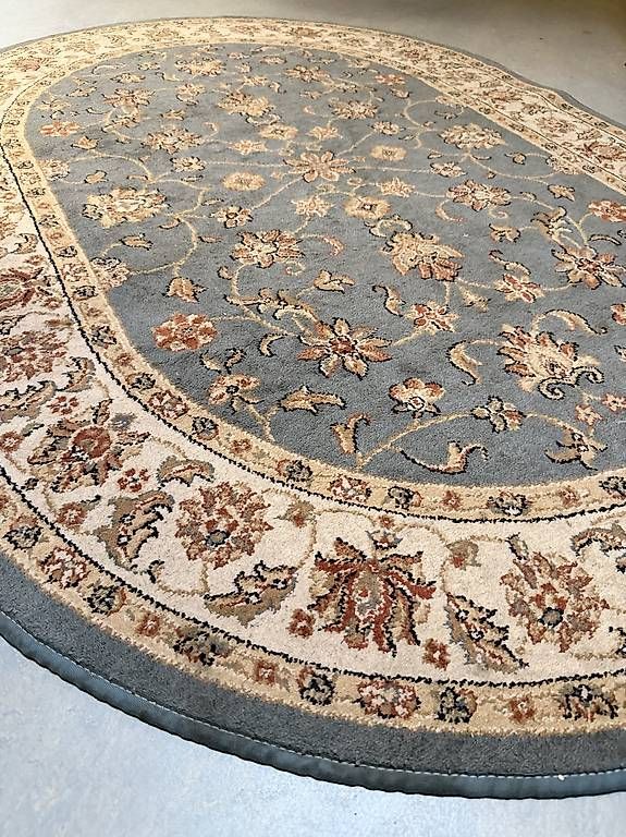 Tapis: Ovaler Teppich – D'occasion à Muttenz par chr_sn22 1