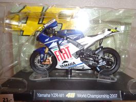 LEO Model 1:18 Moto Valentino Rossi 46 Yamaha YZR-M1 2007