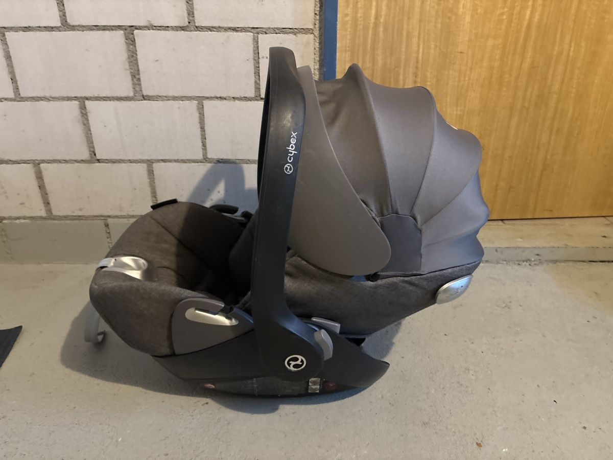 Cybex Seggiolini per auto: Cybex Babyschale Cloud mit Base – Usato da Winterthur venduto da Davoserli25 3