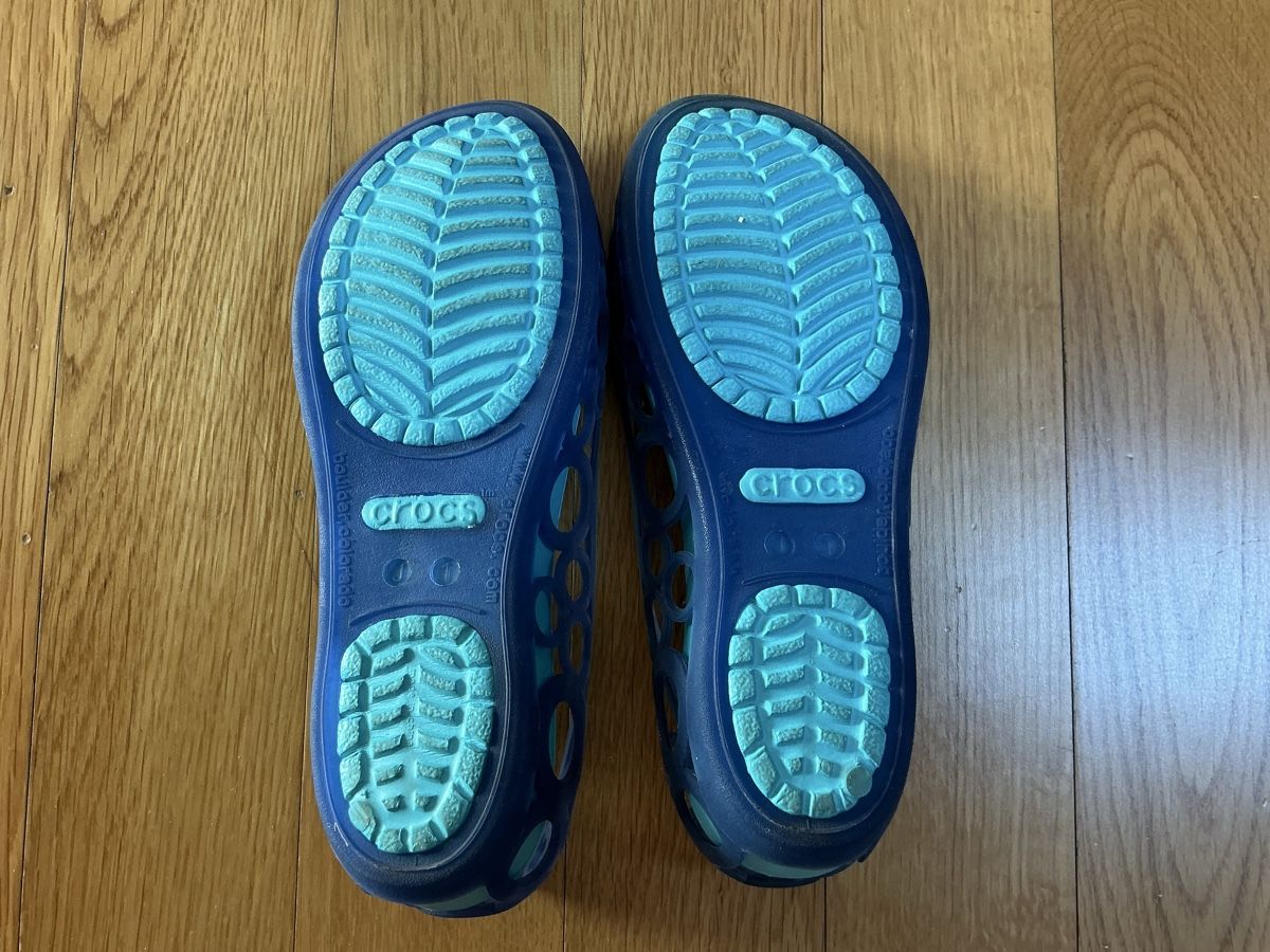 Scarpe per ragazze: 2 PAAR CROCS GR. 32 (ORIGINAL) – Usato da Volketswil venduto da rainbow6561 6
