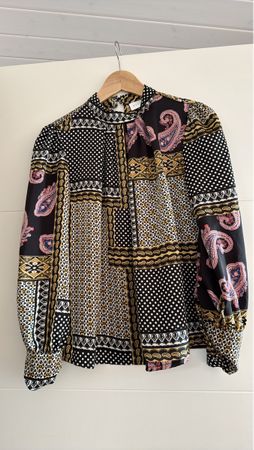 Vintage-Stil Bluse mit Muster, Grösse S Herbst Chic!