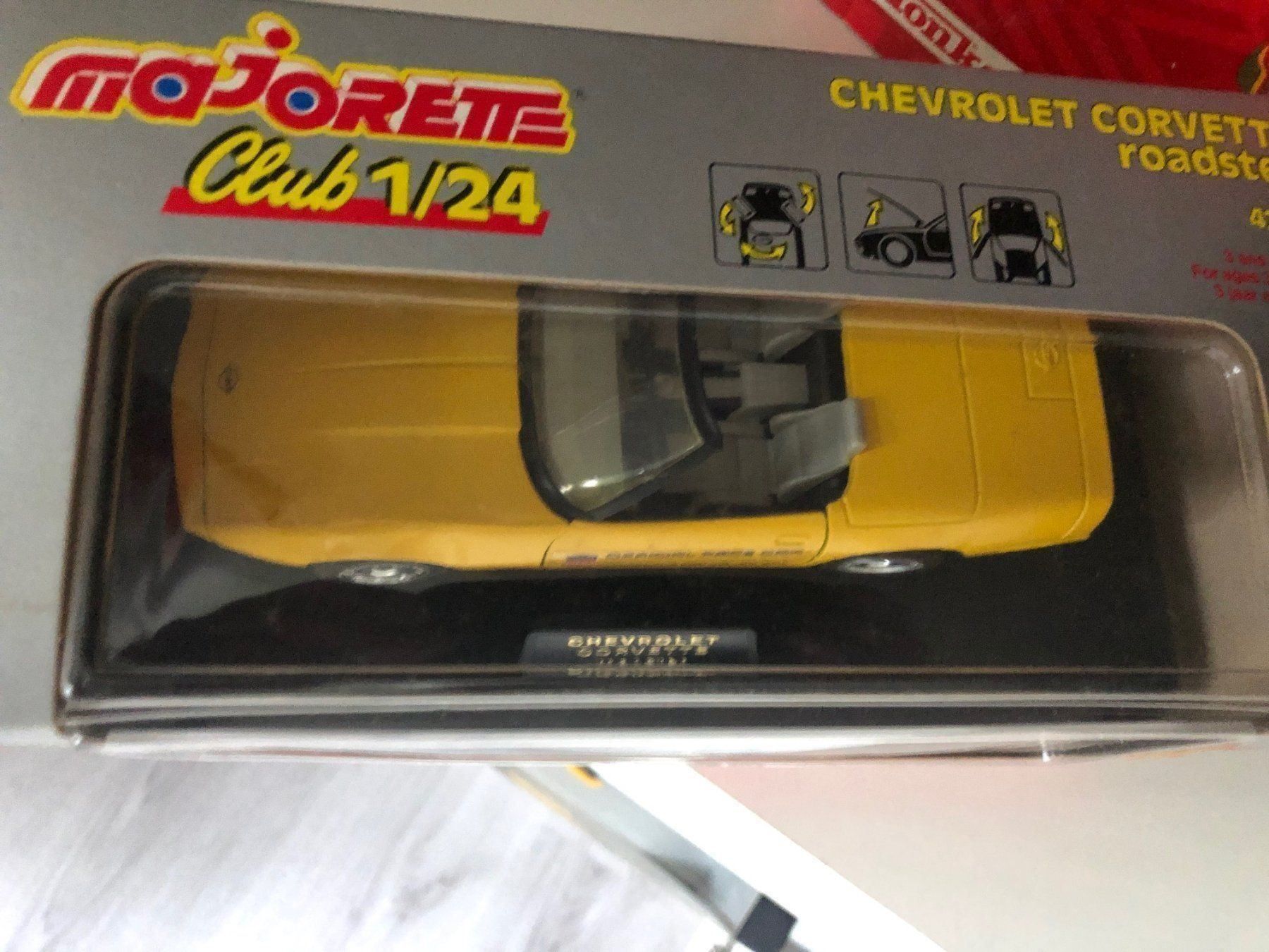 Bburago Modellbausätze & Standmodelle: Burago Chevrolet Corvette Roadster – Gebraucht aus Emmenbrücke von info2021 1