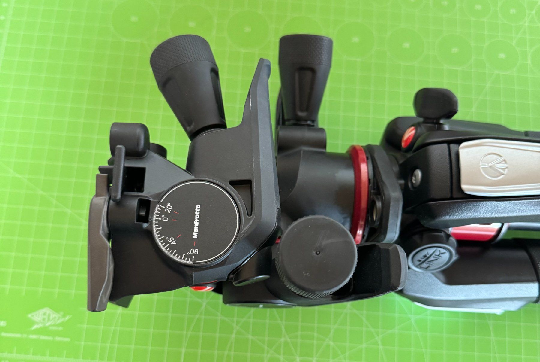 Manfrotto Stative & Köpfe: Manfrotto Stativ 055XPRO3 mit Getriebeneiger XPRO – Gebraucht aus Rothrist von 2six0 2