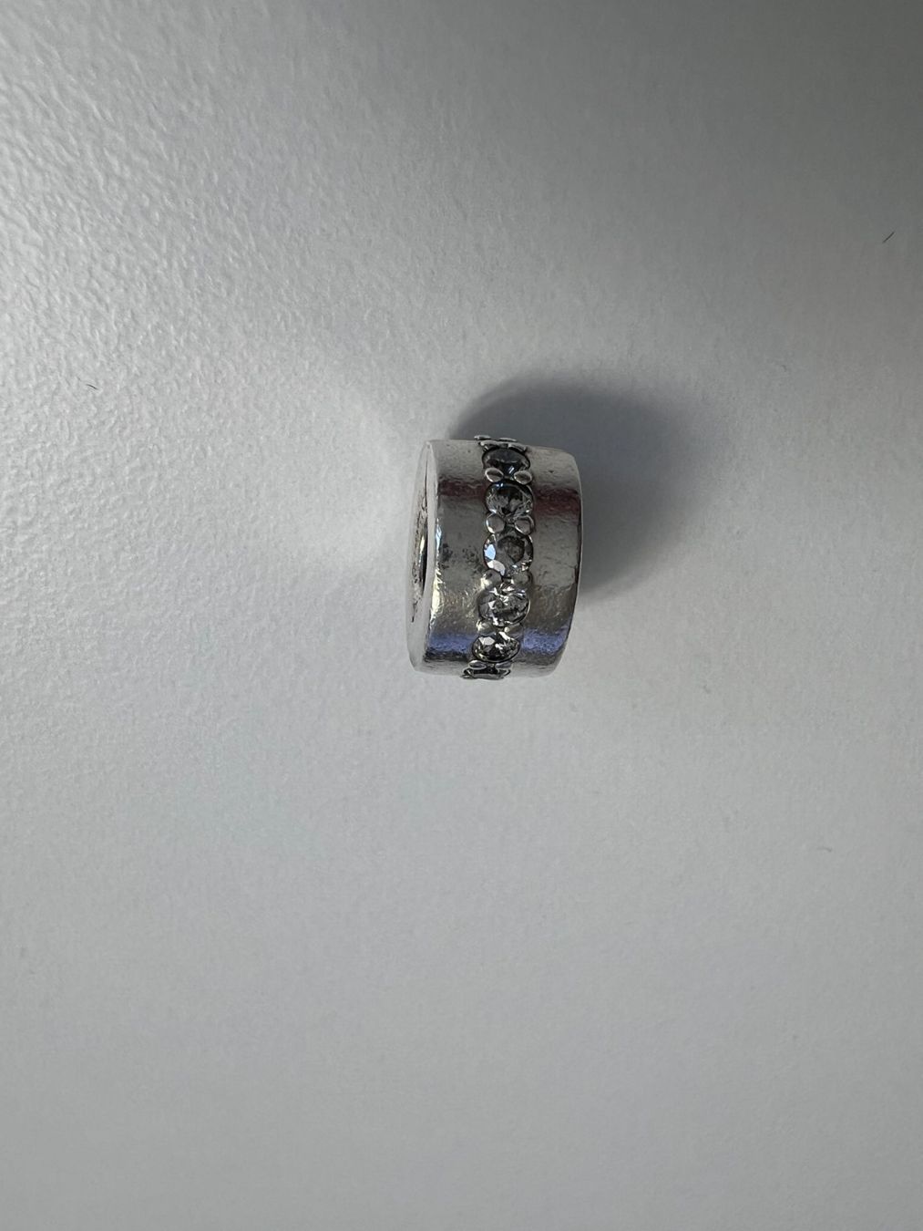 Pandora Ciondoli: Pandora Clear Sparkling Row Clip Charm – Usato da Klosters venduto da jasmin-91