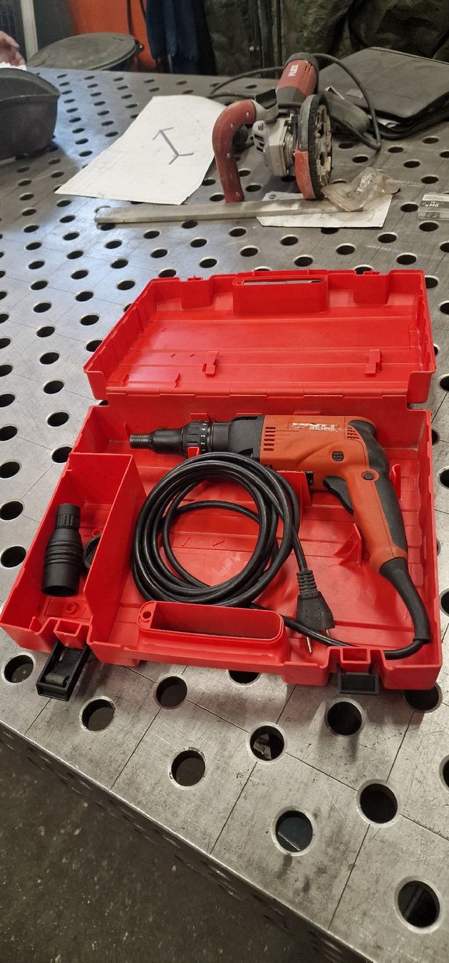 Hilti Bohrmaschinen: Hilti ST 1800 Schrauber  – Gebraucht aus Emmenbrücke von inf_l8yf