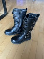 Stiefel schwarz mit Schnallen