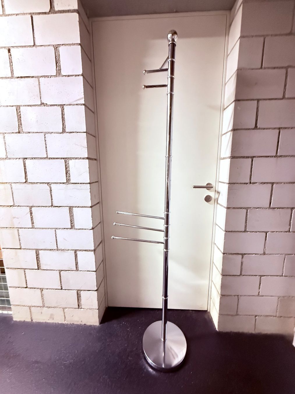 Guardaroba: Handtuchhalter Garderobe Ständer Kleiderständer – Usato da Altendorf venduto da RedHairBeast 1