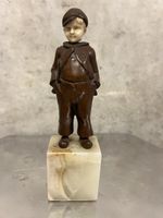 Figur Junge mit Rucksack Bronze Elfenbein Sockel 15 cm hoch