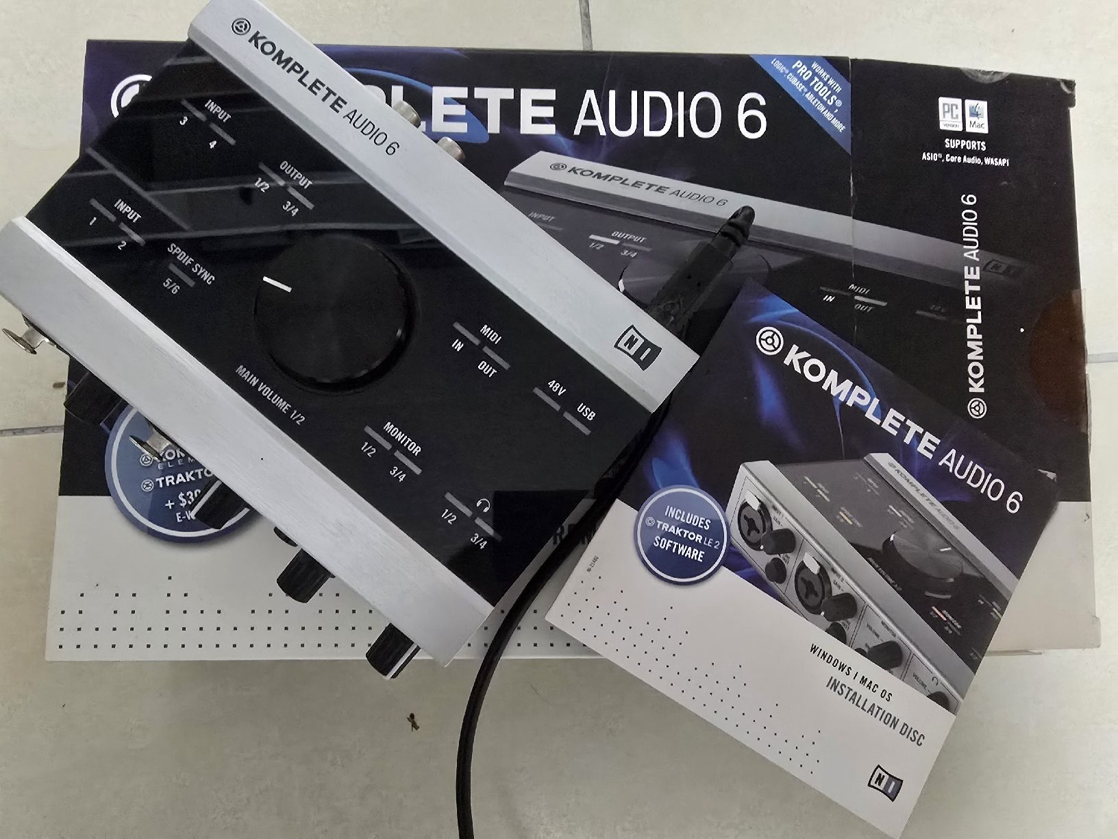Native Instruments Attrezzatura per studi di registrazione: Native Instruments Komplete Audio 6 Interface gebraucht – Usato da Bettingen venduto da Muombe