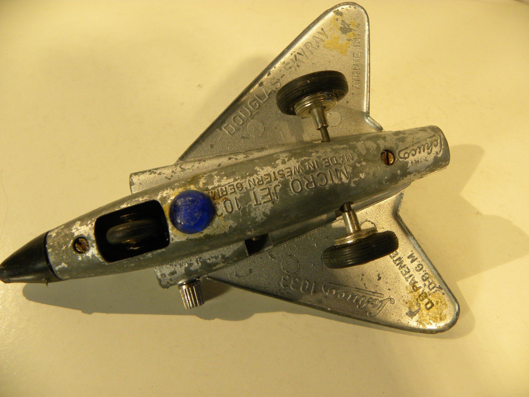 Schuco Kit di modellismo & Modellini statici: Modell Schuco Micro Jet 1033 Douglas Sky Ray – Usato da Reinach venduto da Taysalmon 4
