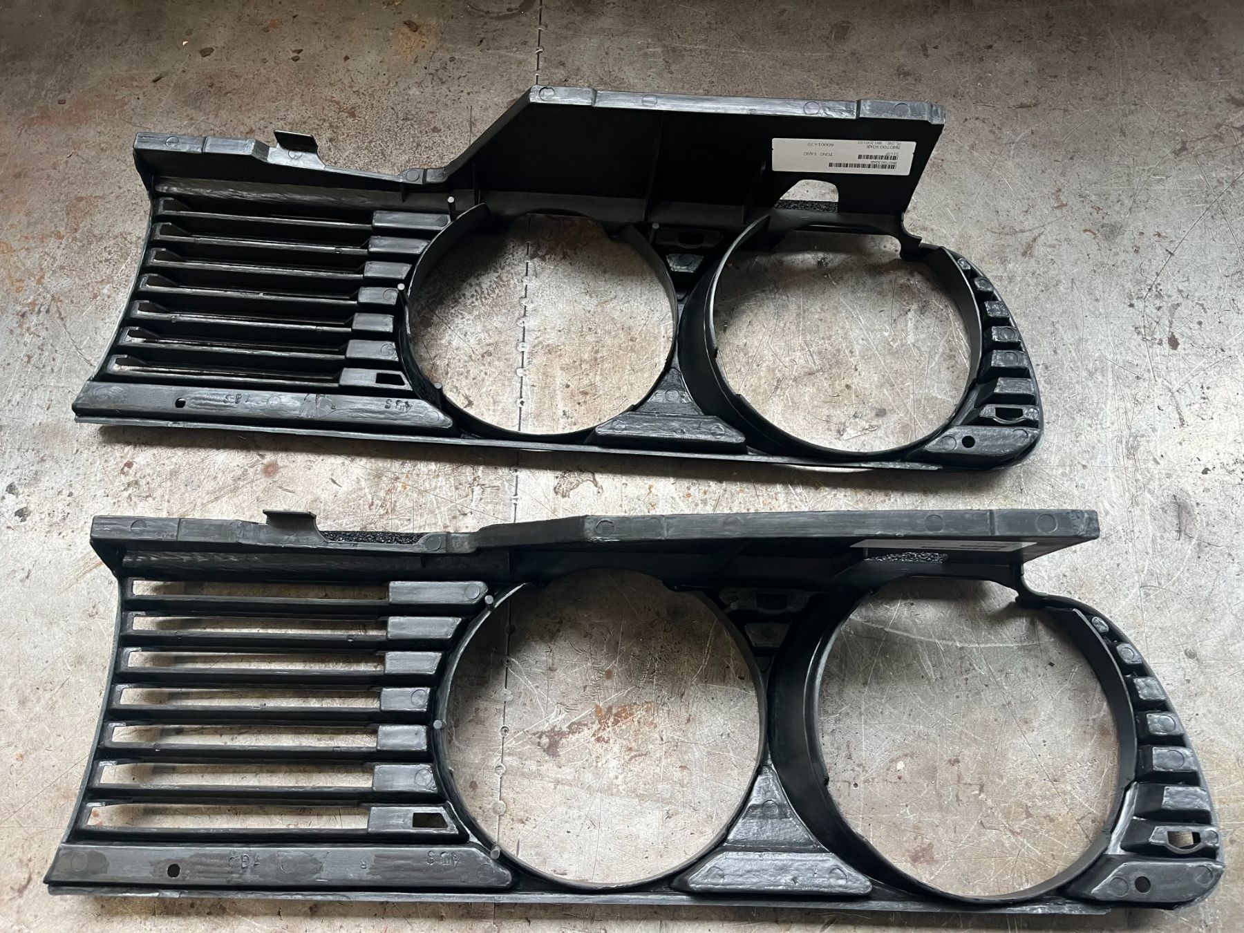 BMW Tutti pezzi di ricambio auto: BMW M315i Kühlergrill 2x Rechts – Nuovo e nell'imballaggio originale da Schlatt TG venduto da yan_mhf5 1