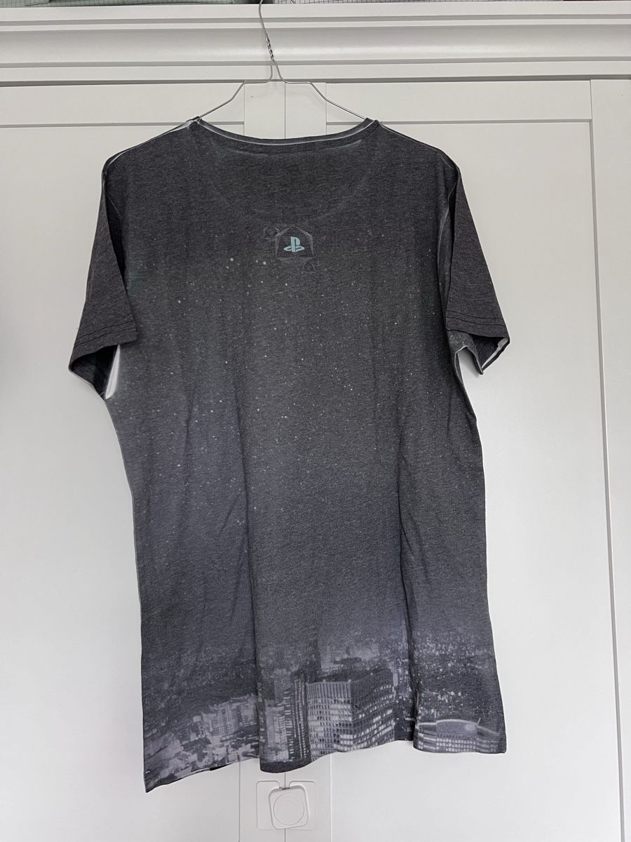 T-shirt: T-shirt PlayStation – Usato da Pregassona venduto da kat_zh5d 1