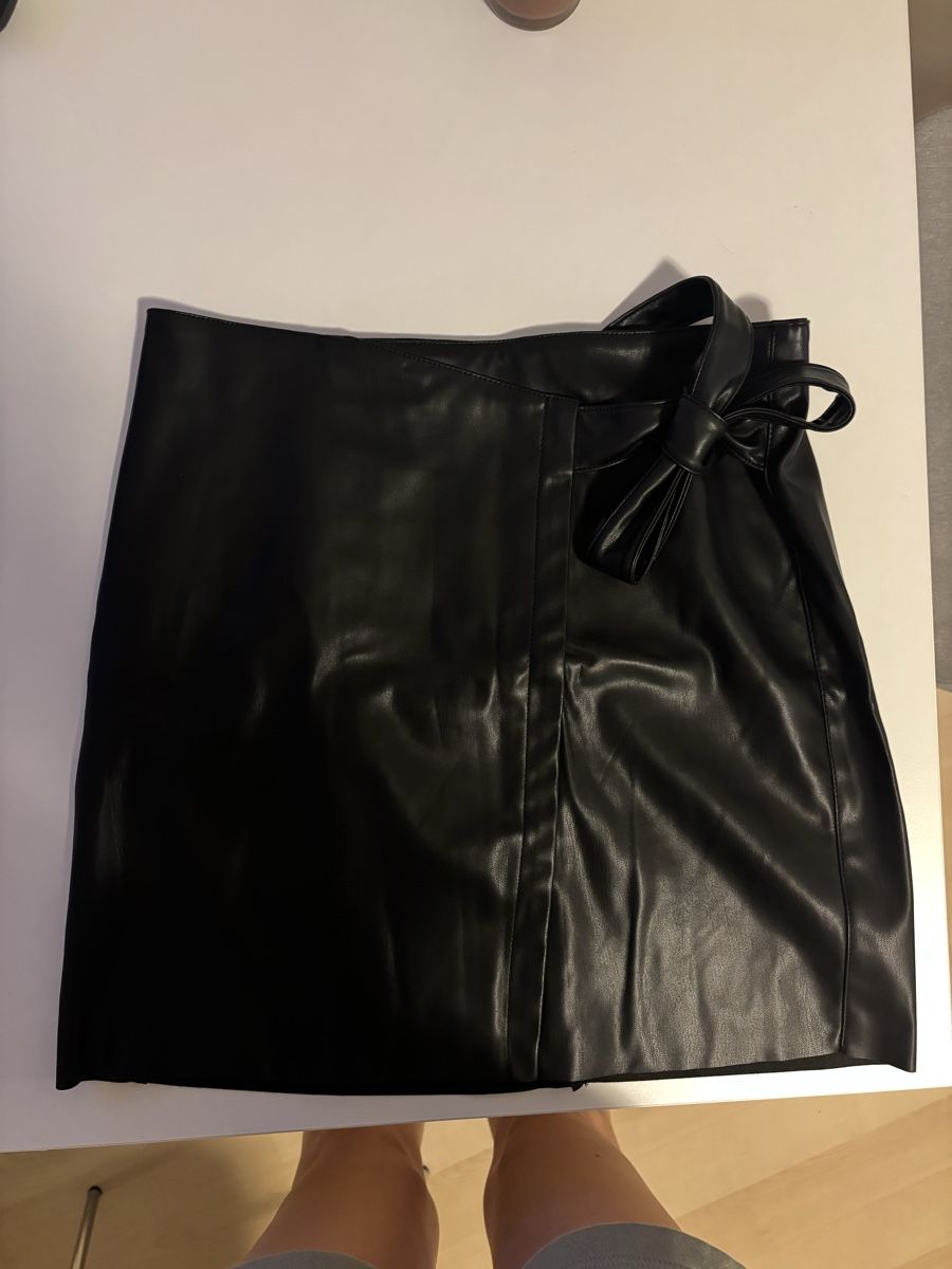 Only Gonne: Only M leather skirt black – Nuovo (secondo la descrizione) da Konolfingen venduto da weiann