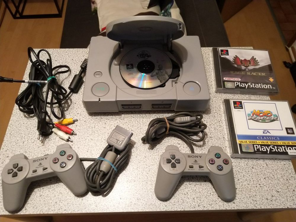 Playstation multizone (puce) avec accessoires et jeux | Kaufen auf Ricardo