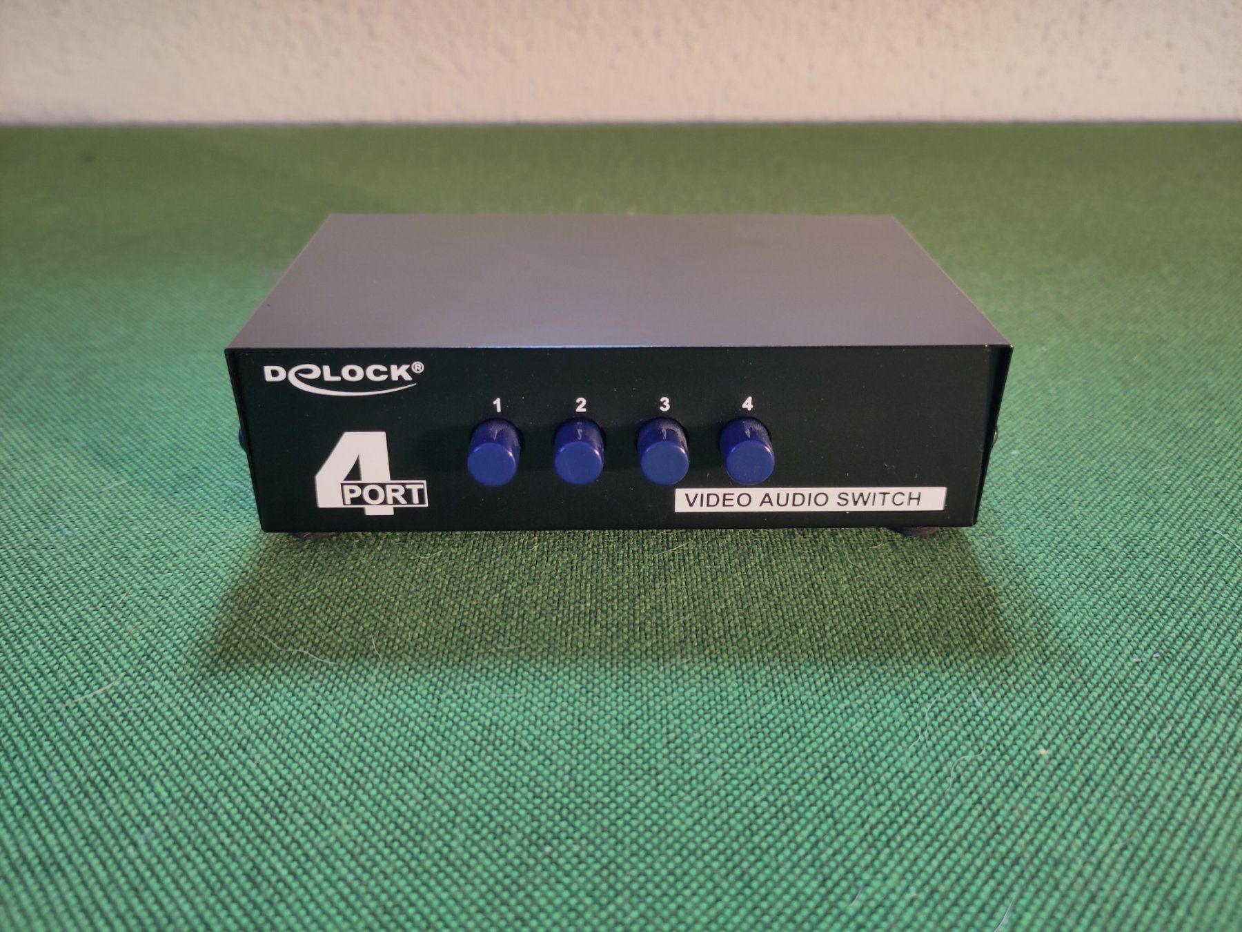 Unità & Adattatore: Delock 4 Port Video Audio Switch – Usato da Zürich venduto da akugou