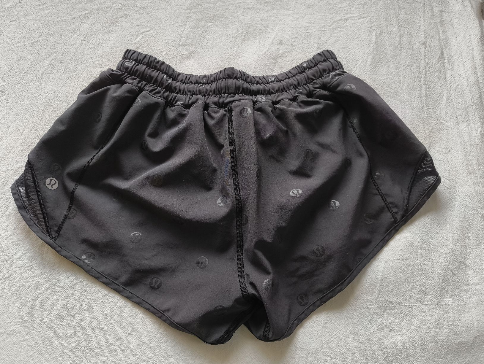 Pantaloni: Lululemon Hotty Hot Short – Nuovo (secondo la descrizione) da Stein am Rhein venduto da DaOhana 1