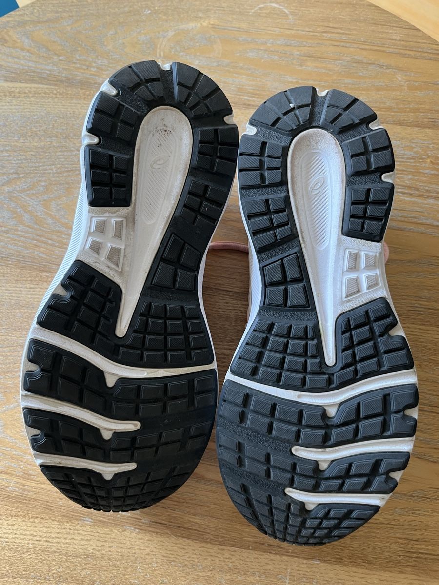Asics Scarpe per ragazze: Asics Laufschuhe Rosa Grösse 37.5  – Usato da Riehen venduto da den_9s88 2