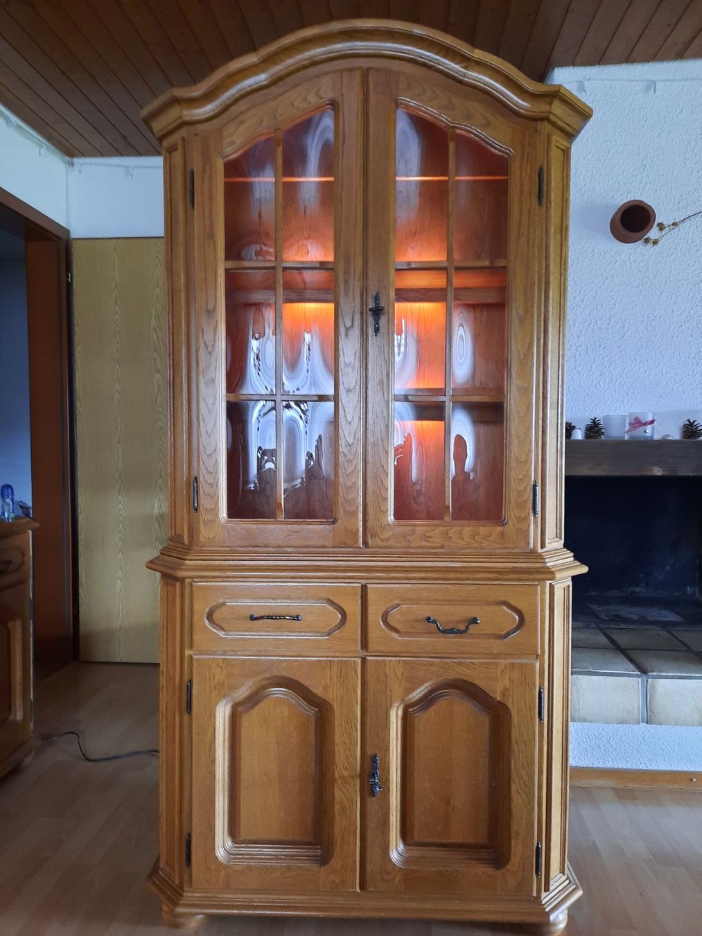 Armadi: Vitrinenschrank mit Beleuchtung Eiche – Usato da Kirchleerau venduto da pospets 1