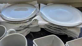 Teller, Tassen und Schüssel set