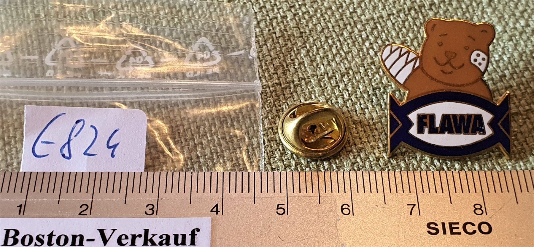 Plaketten & Abzeichen: E824 - Pin Mondo - Flawa brauner Bär – Gebraucht aus Reinach BL von Boston-Verkauf 2