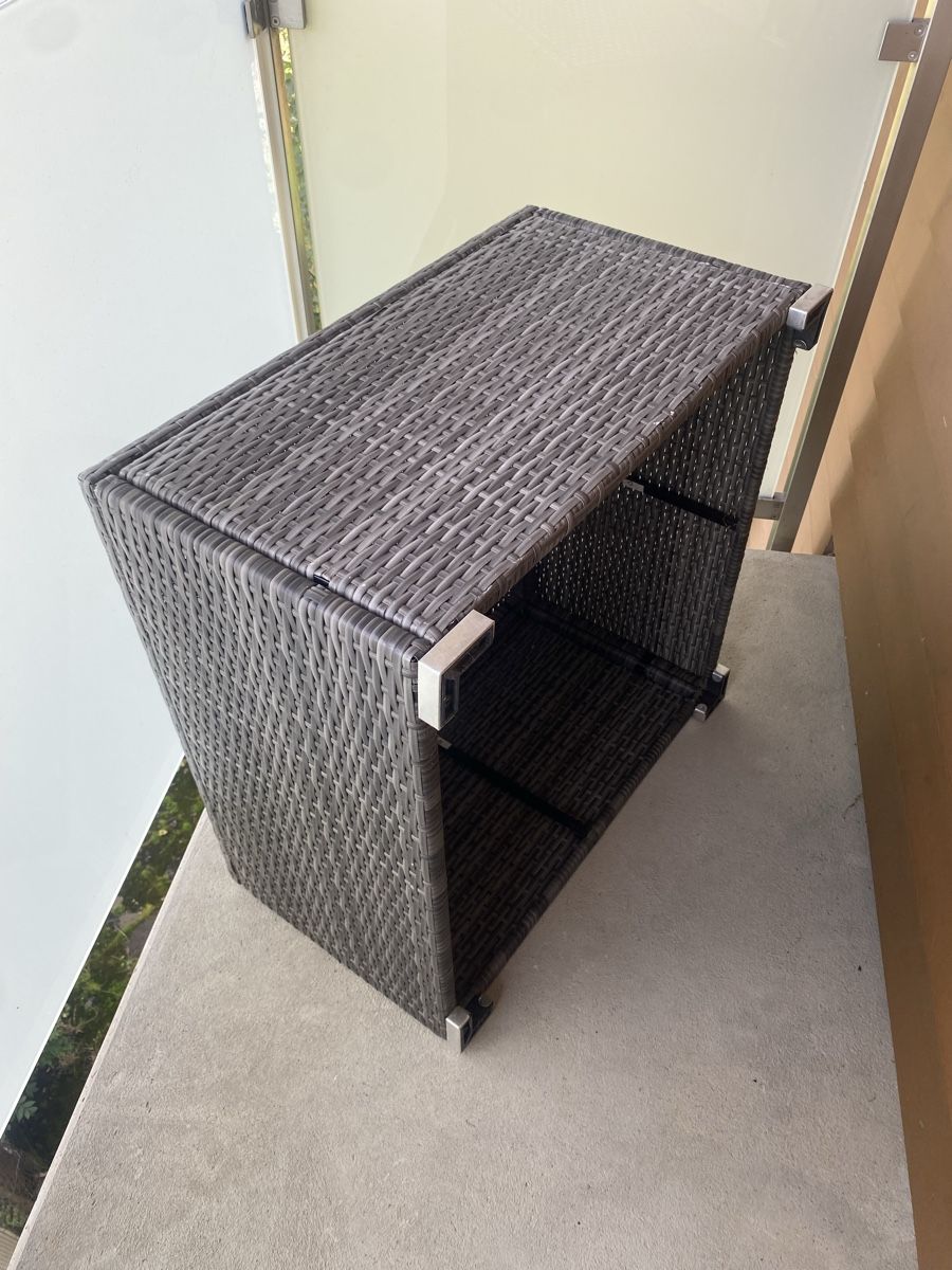 Tavoli: Table basse carrée en rotin synthétique gris usagé – Difettoso da Reconvilier venduto da iiceman55 1