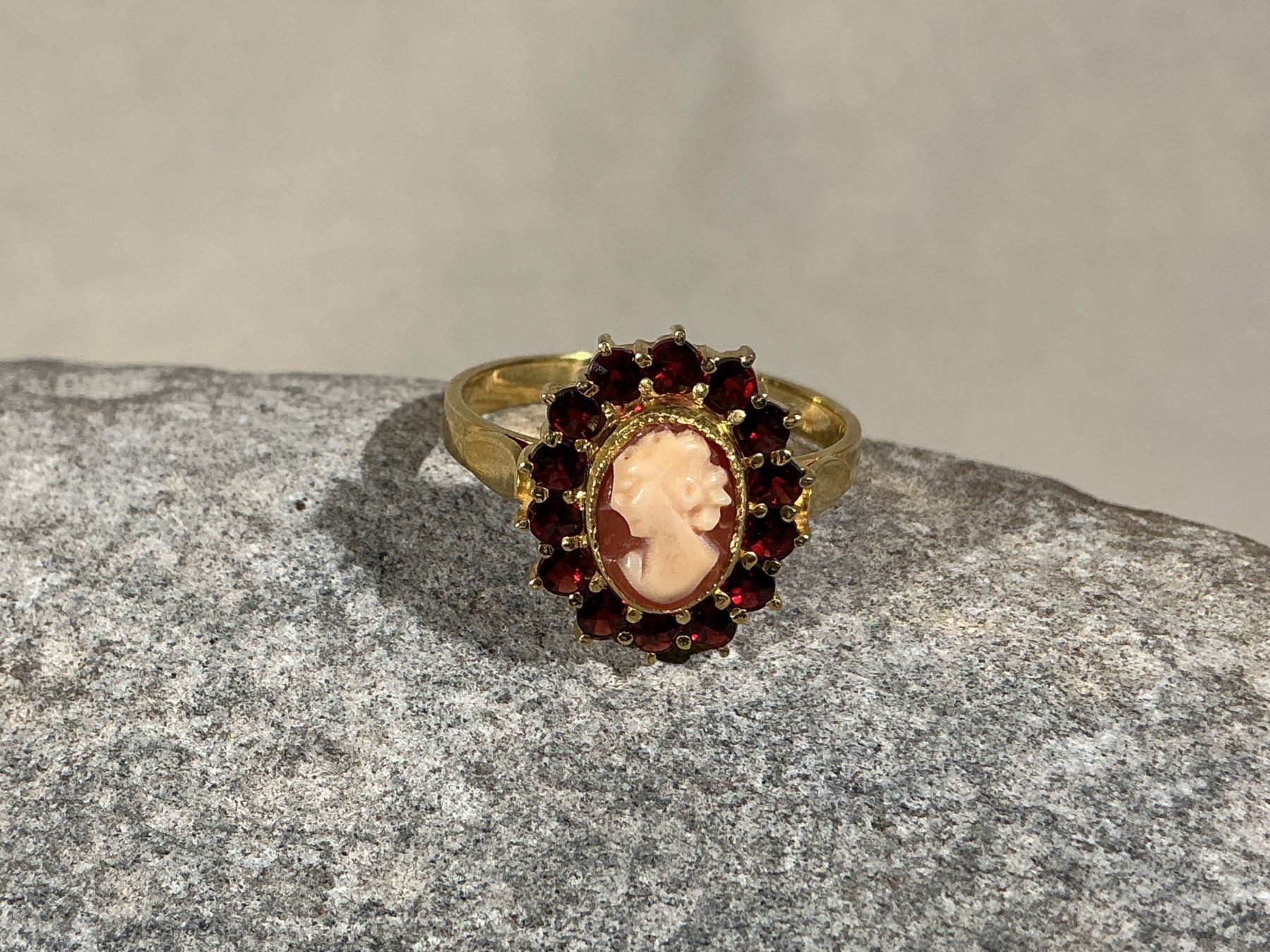 Anelli: BÖHMISCHER GRANATSCHMUCK Ring Cameé Gr. 56 – Nuovo (secondo la descrizione) da Richterswil venduto da Restwert_Richterswil 1