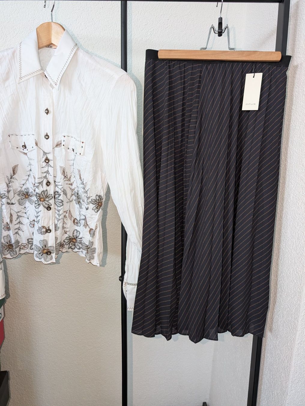 Biba Camicette: bestickte Bluse, weiss, Gr. 34, BIBA – Usato da Ermatingen venduto da Hanni_und_Nanni 3