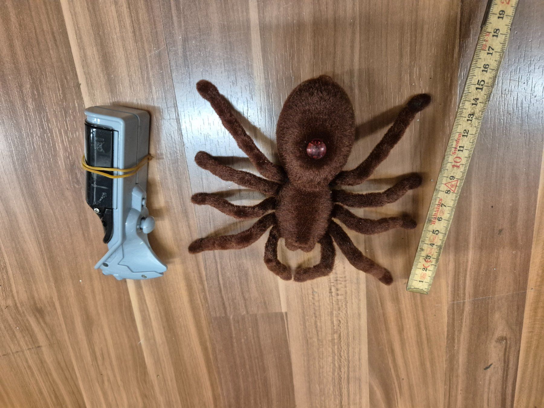 Jouets: Ferngesteuerte Spinne mit Licht L11 – D'occasion à Schwarzenburg par Flamingo07