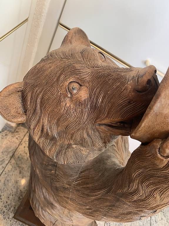 Skulpturen & Statuen: Riesiger geschnitzter trinkender Bär wohl Brienz – Gebraucht aus Rothrist von Oddymanliane 1