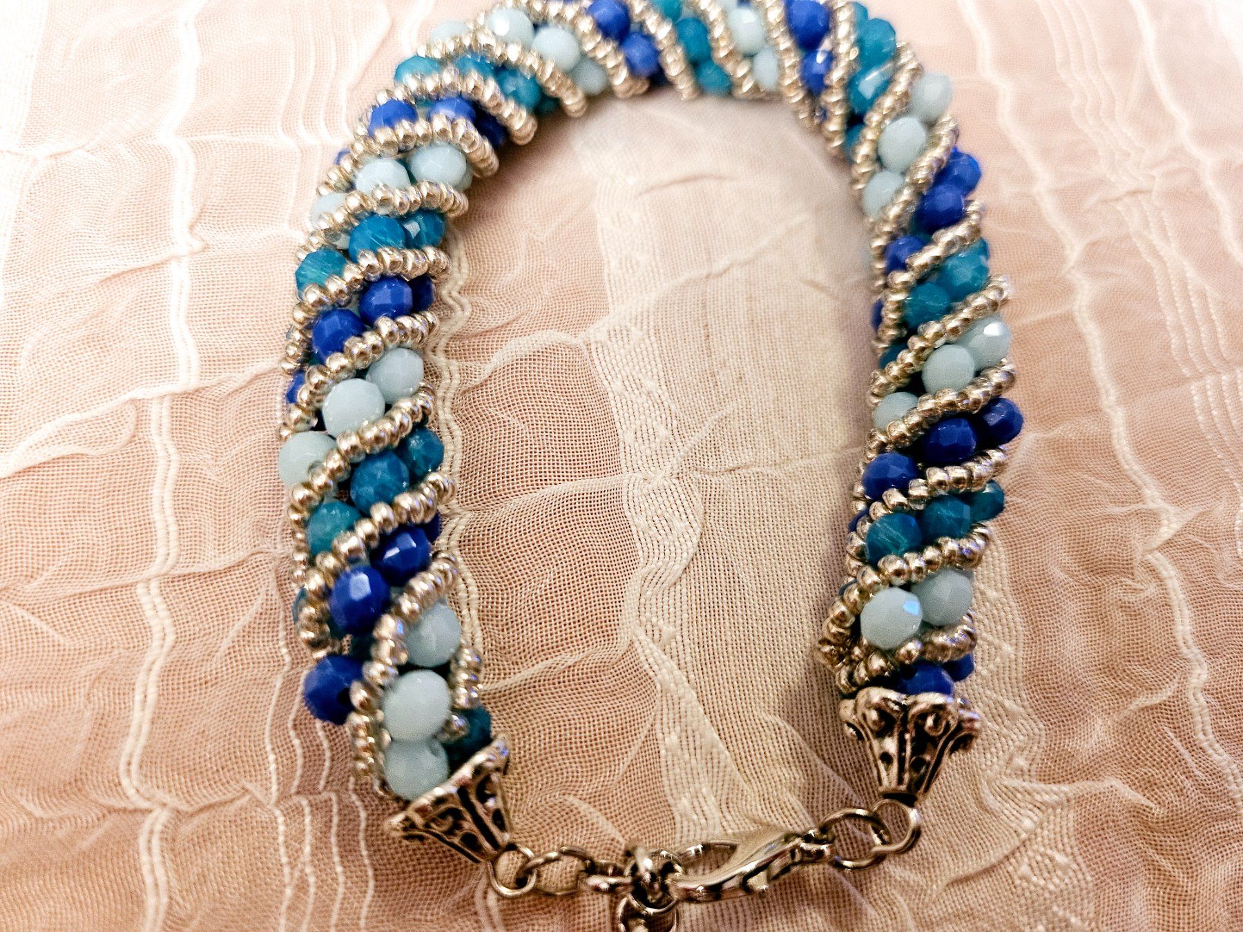 Bracciali & Braccialetti: Handgemachte Armkette aus Glasperlen – Nuovo e nell'imballaggio originale da Dietikon venduto da Eleda 2
