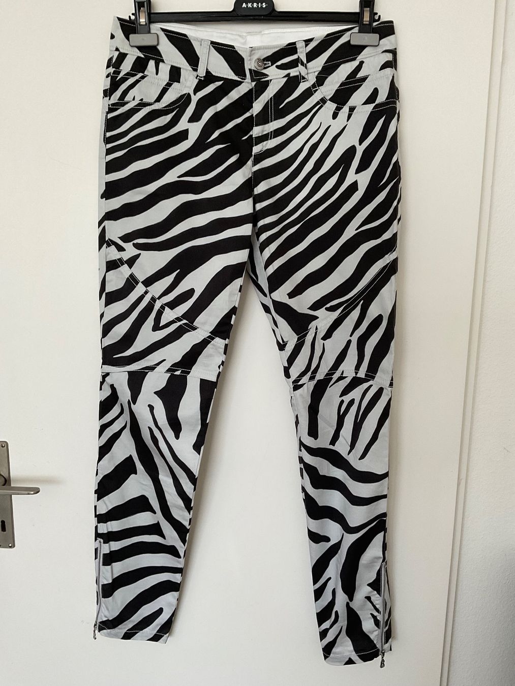 Bogner Jeans: BOGNER Jeans Hose Gr 38 schwarz/weiss – Usato da Urdorf venduto da alda02